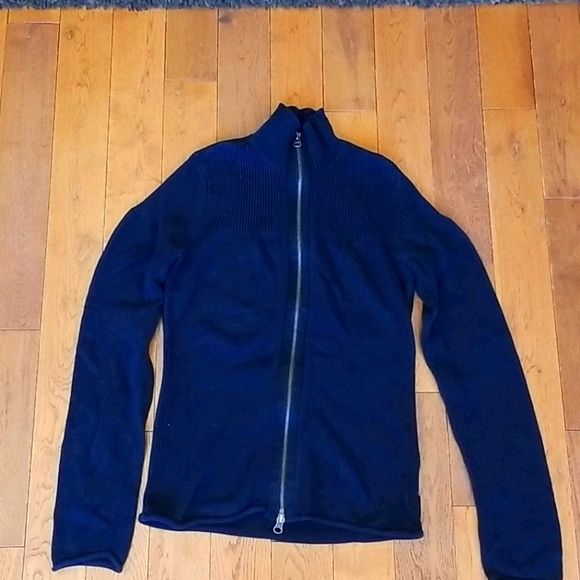 Calvin Klein sweater - Picture 1 of 3